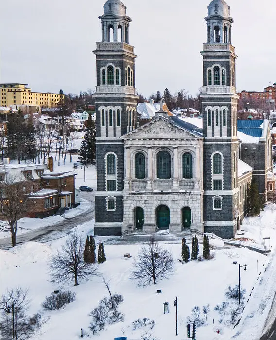 La Cathédrale Saint-François-Xavier de Chicoutimi, à Saguenay, la région ou Polymatic créé des sites et des logiciels